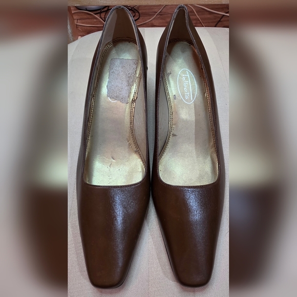 TALBOTS | BROWN LEATHER PUMPS | SIZE 6.5 M - Picture 2 of 9